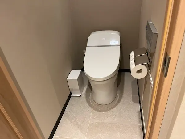 WeBase高松の最上階フロアのお部屋のトイレ