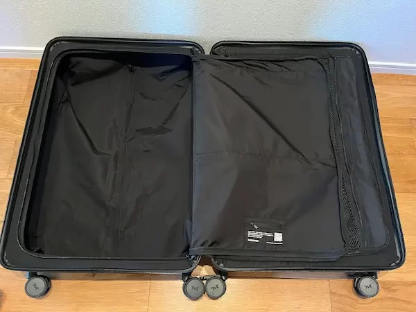 MAIMOのスーツケースCOLOR YOU plus Lサイズが届いた時の内側