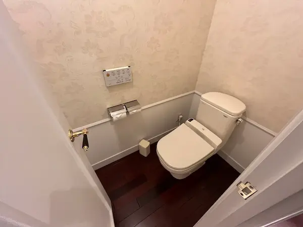 ハウステンボスにあるホテルヨーロッパのスタンダードトリプルのお部屋のトイレ