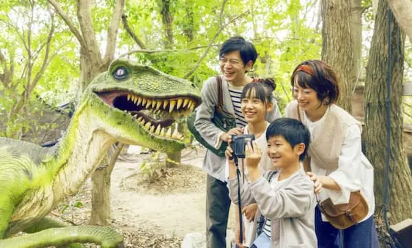 長崎県にあるハウステンボスのアトラクション、恐竜の森