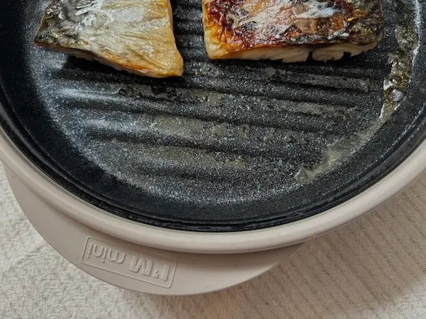 レンジメートのプレートは余分な脂が落ちています。